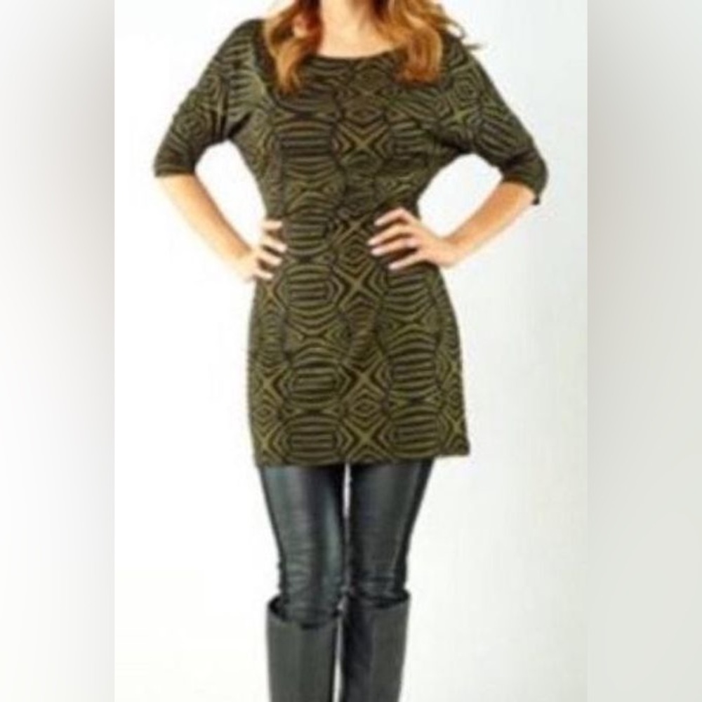 Tracy Negoshian Black and Green Drop Sleeve Stretchy Casual Dress
